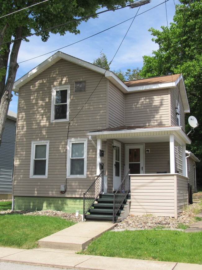 209-211 N Clymer Ave - 209-211 N Clymer Ave Apartment Unit 211 N Clymer