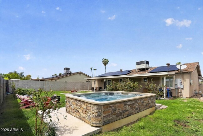3629 E Winchcomb Dr