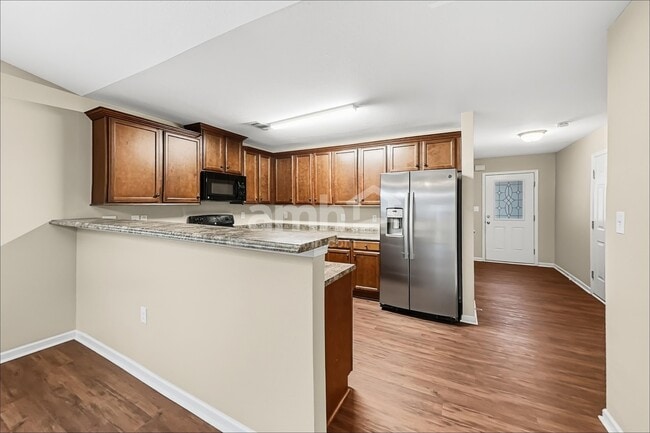 Photo - 410 Lind Point Ln