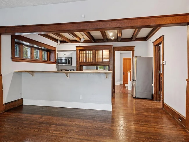 Photo - 1085 16th Ave SE