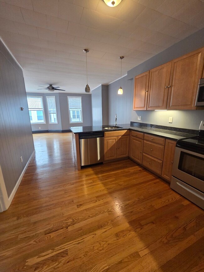 Building Photo - 39 Orleans St Unit 2