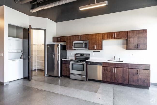 1BR, 1BA - 733 SF - Industrial - Kitchen - West Glen Town Center Apartments