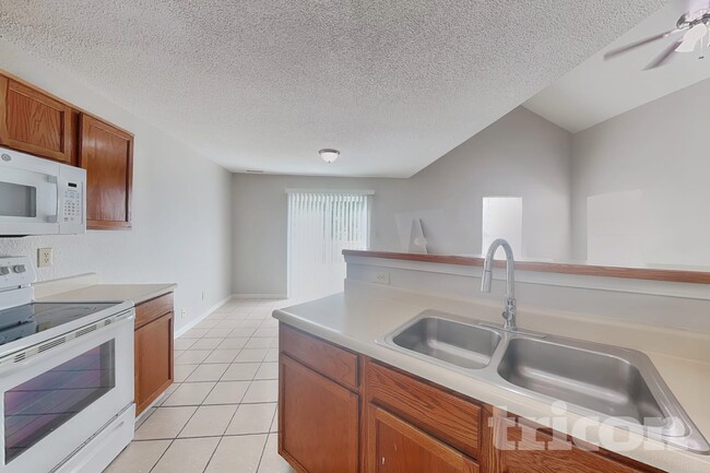 1310 Kenwood Dr