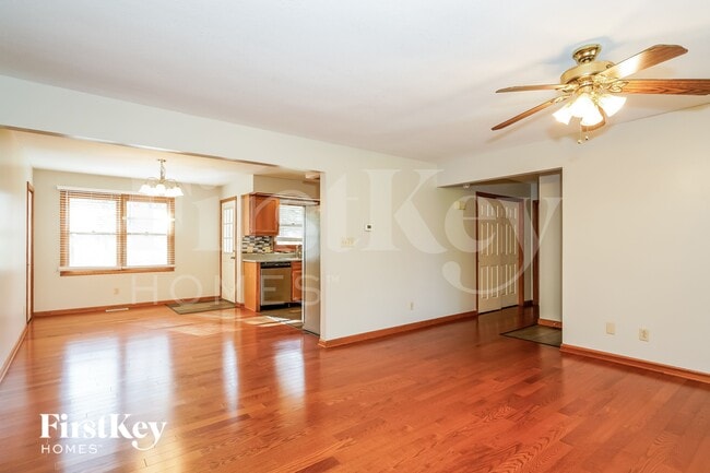 Photo - 873 E Cragmont Dr