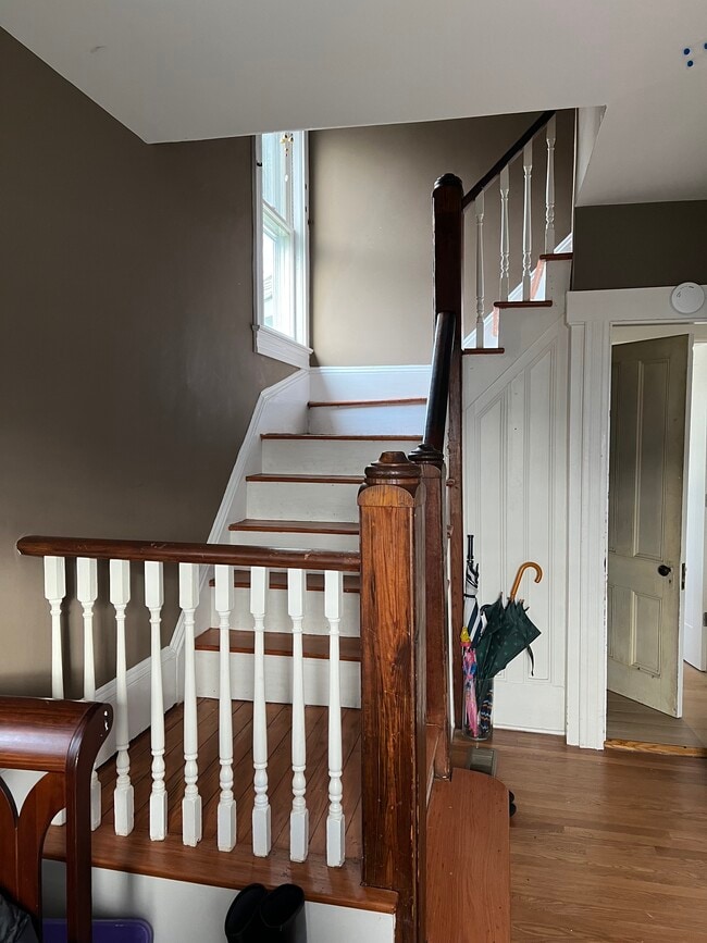 Escalera de entrada - 17 De Mun Pl Unidad #2