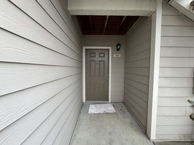 Photo - Spacious 904 Sq Ft Home in Bethany with Garage Parking, Washer/Dryer & Modern Kitchen Features