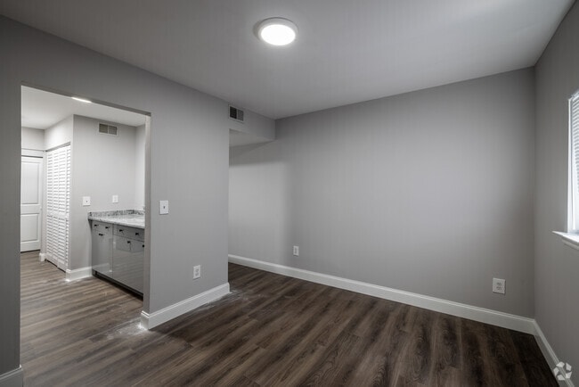 2BR, 2BA - 1,033SF - Dining Room/Kitchen