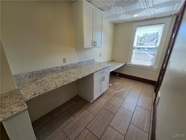 Building Photo - 706 Milton Ave