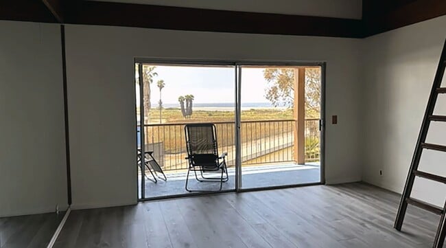 Coastal Comfort Meets Resort-Style Living ... - Coastal Comfort Meets Resort-Style Living ... House