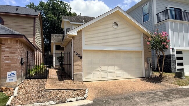 Building Photo - 1208 Normans Woods St