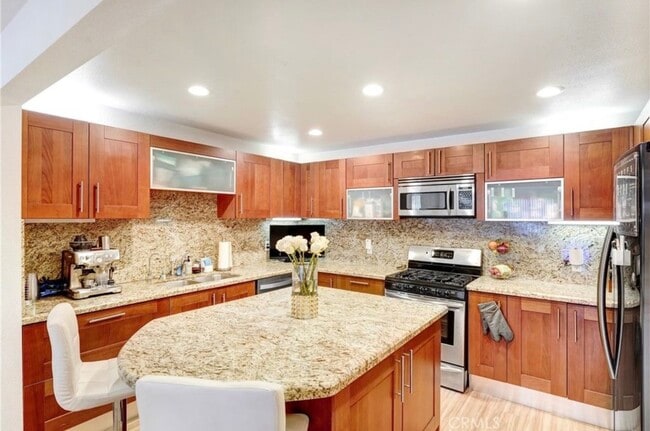 Photo - 18324 Clark St Unidad 119