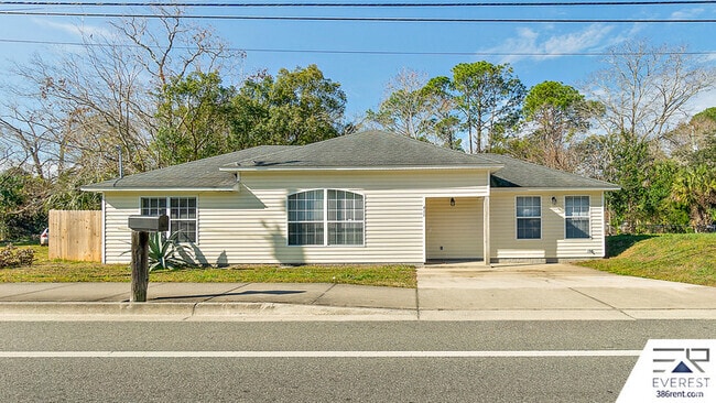 Building Photo - 411 S St Johns St Rental