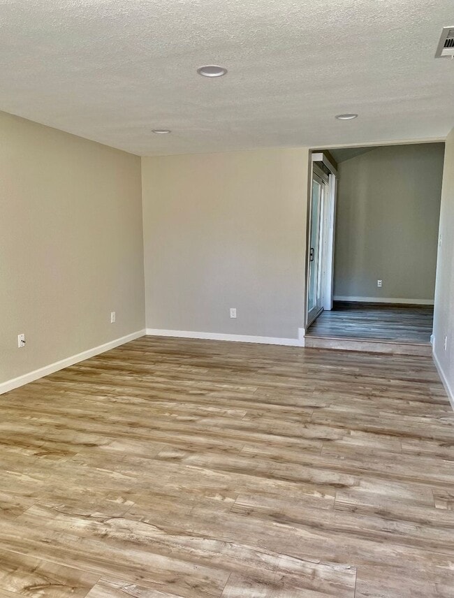 Photo - LINCOLNVIL9849 Unit A