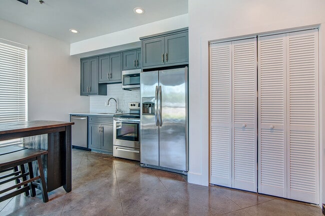 Photo - 404 Industrial Park