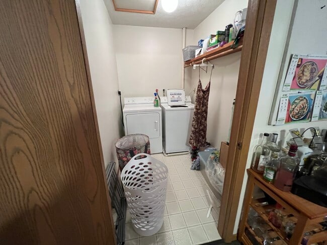 Laundry - 619 Grant Ave Unit #2