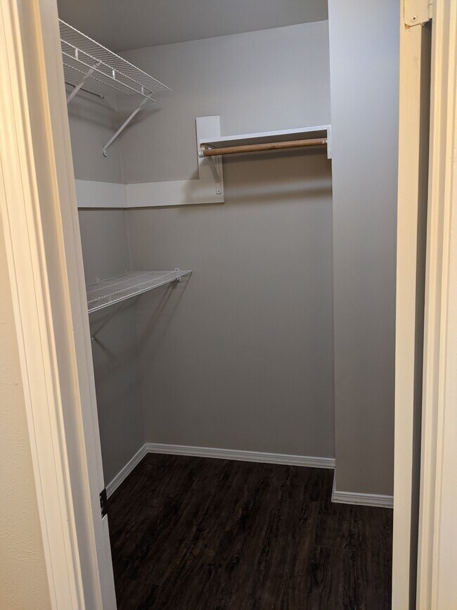 Master Closet - 2 Meadow Star Ct Casa