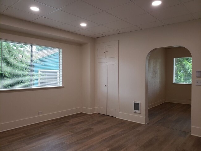 Photo - Arlington Pl. Triplex - EBB001 Unit 1