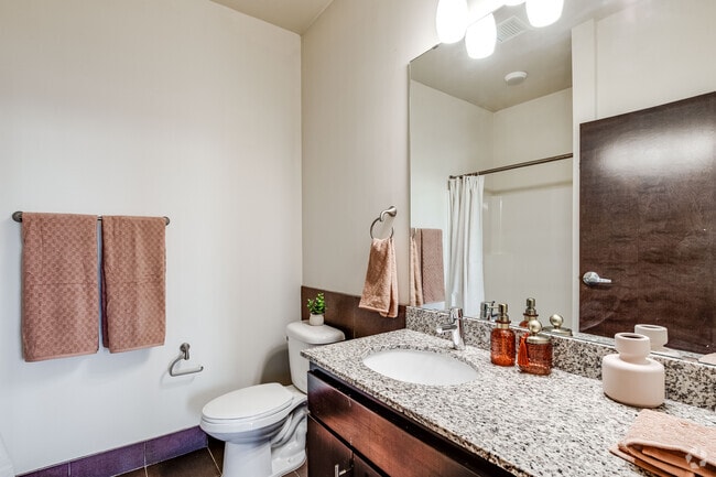 2BR, 2BA - 954SF