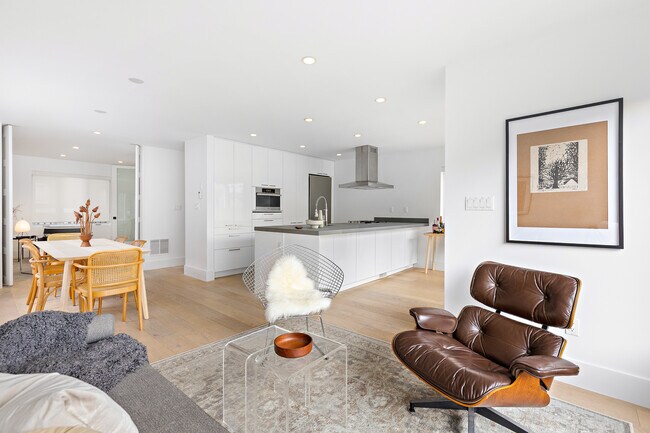 Photo - 55 Mimico Ave