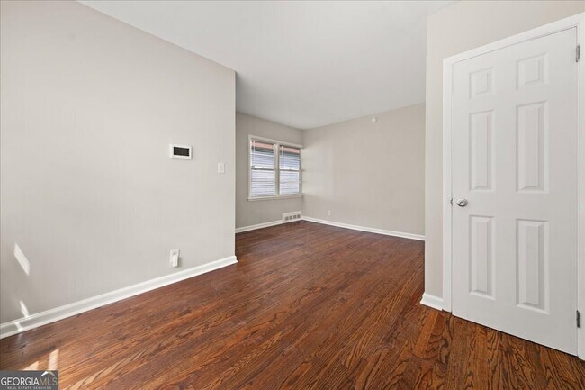 Photo - 1935 Handley Ave SW