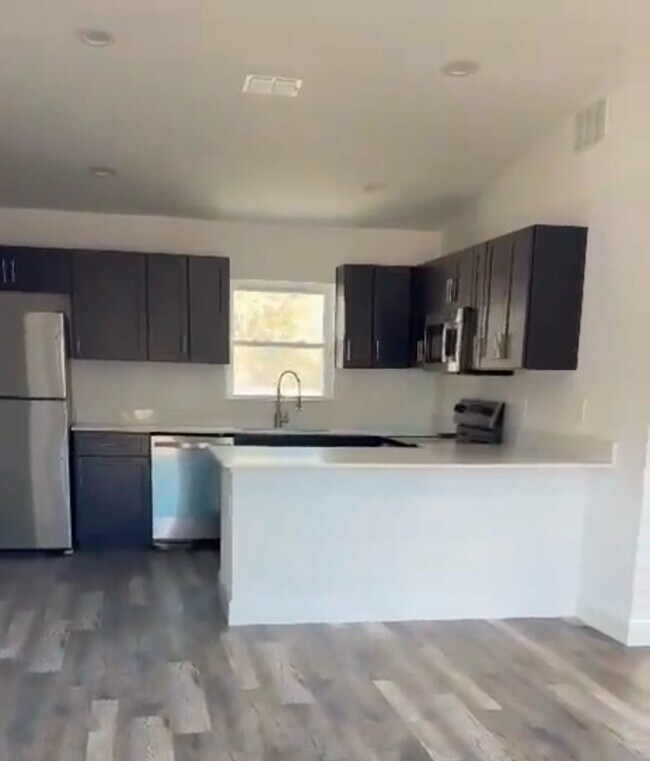 Photo - 14 Locust Radial