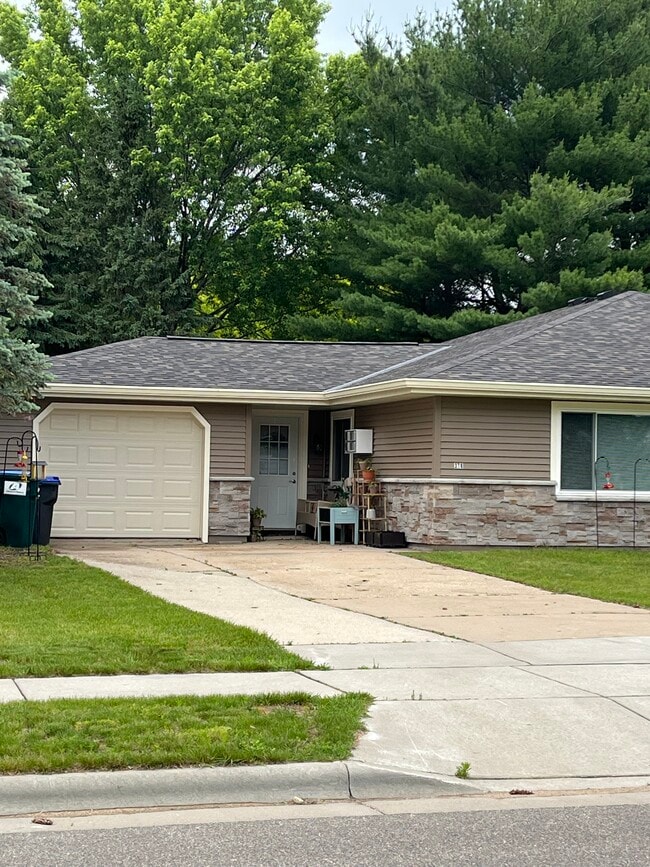 318 Green Meadow Dr Apartment - Wautoma, WI | ForRent.com