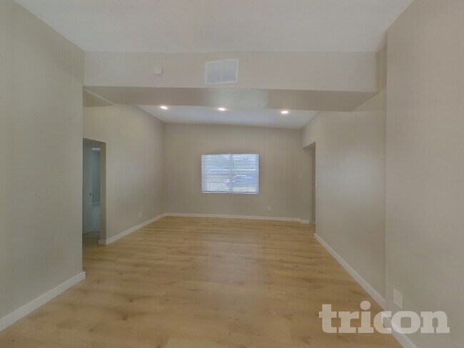 Photo - 5827 10th St N