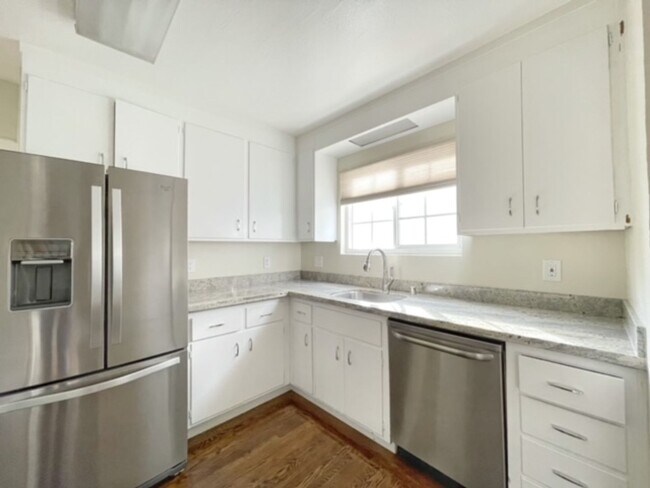 Photo - 3Bedrooms 2Baths In a Quiet Area W/Detached Garage/Hook Ups