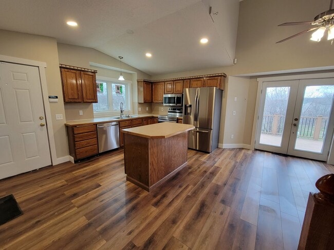 Photo - Amazing 3 bedroom home with new paint, mar...