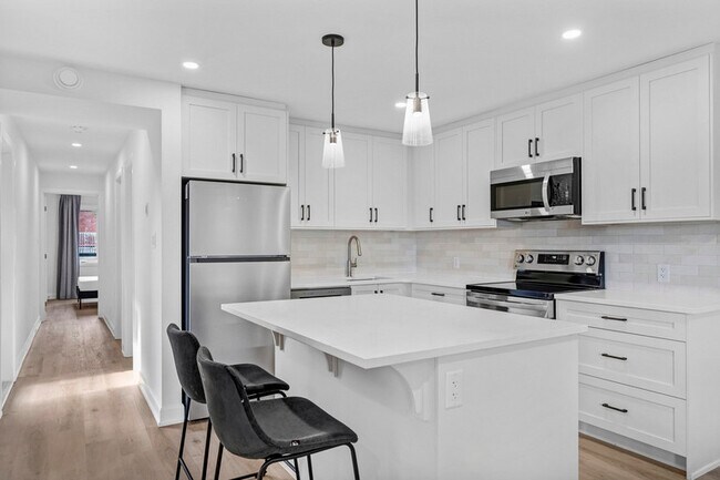 Photo - 885 Somerset St W Unit 2