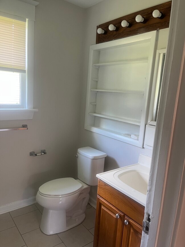 Photo - 326 Tollgate Rd