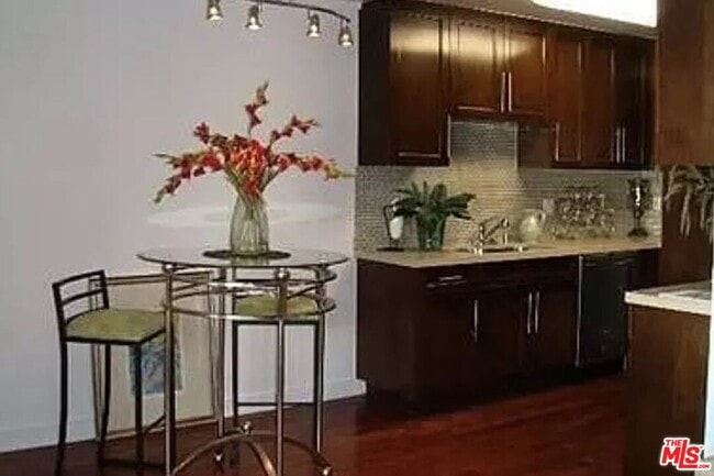 Photo - 811 S Bedford St Unidad 303