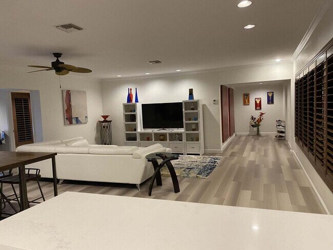 325 Sunset Dr Unidad A