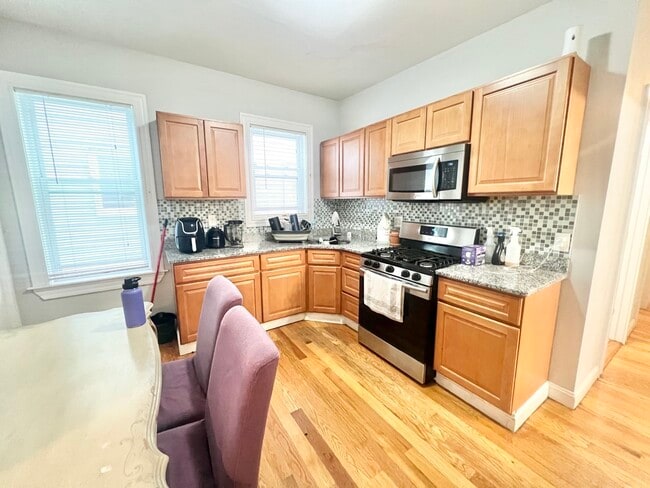 Photo - 13 Hendry St Apartments Unit # 1
