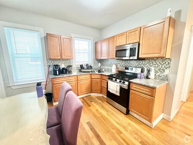 Building Photo - 13 Hendry St Unit # 1 Rental