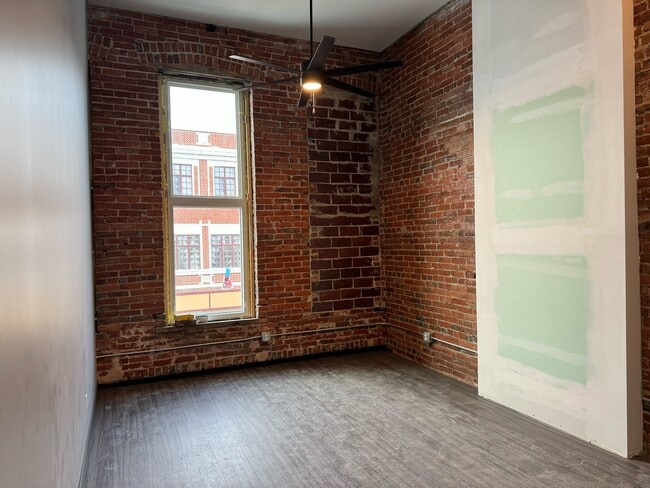 Photo - 231 E Main St Unidad 201