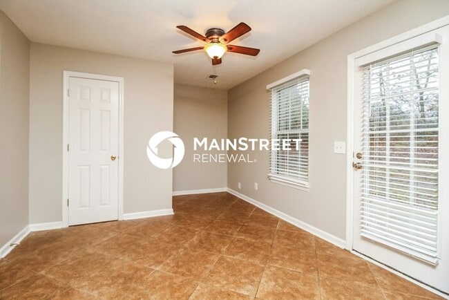 Photo - 3 Bedroom Pet-Friendly Home in Madison, TN with Main Street Renewal