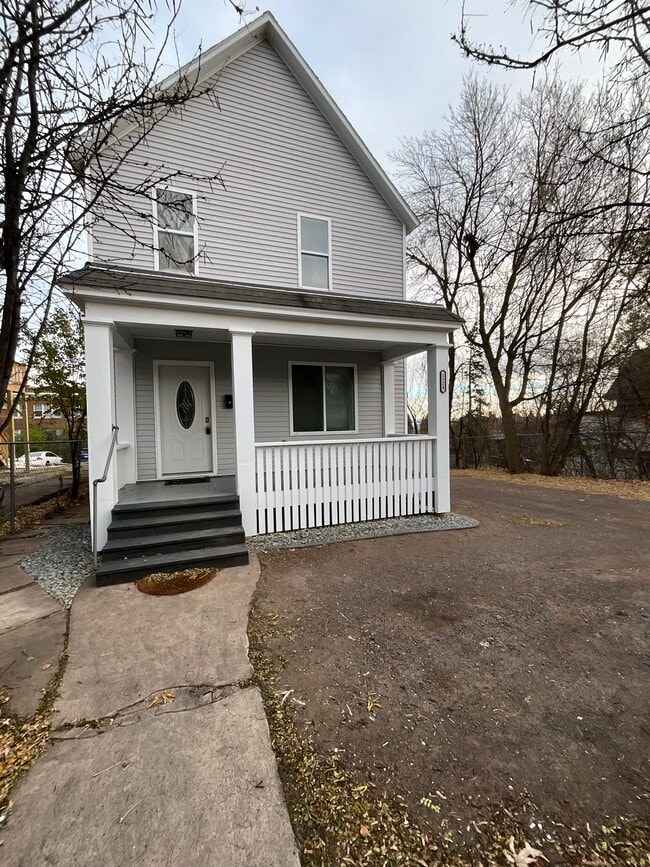 Photo - 1324 E 2nd St