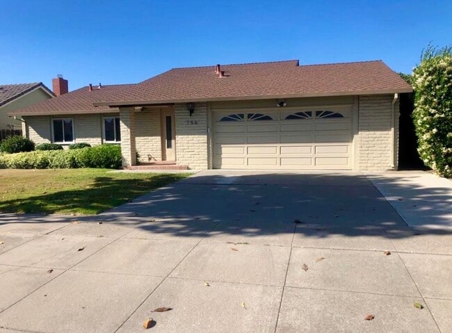 Building Photo - Montecito Estates 3 Bed/ 2 Bath Home