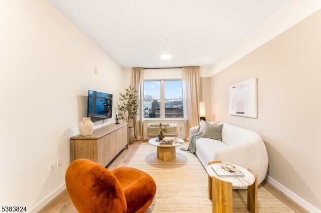 Photo - 431 Dr Martin Luther King Jr Blvd Unidad 306