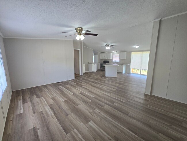 Photo - New Listing!!