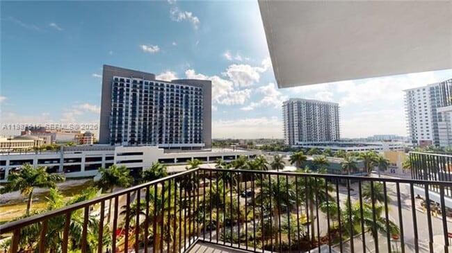 Photo - 5300 NW 85th Ave Unidad 5300 NW 85th Ave # 409