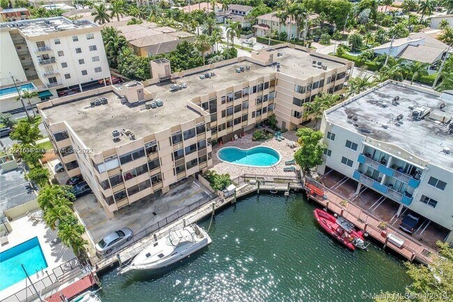 Photo - 3527 NE 168th St Unidad 204