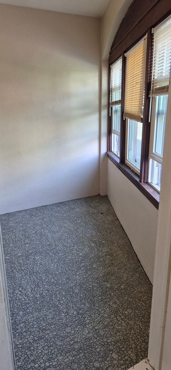 Enclosed Porch - 155 Akron St Unit 1