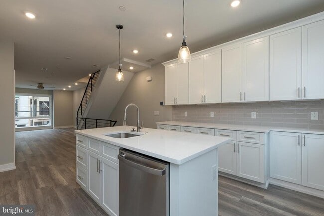 Photo - 140 W Huntingdon St Unidad 2