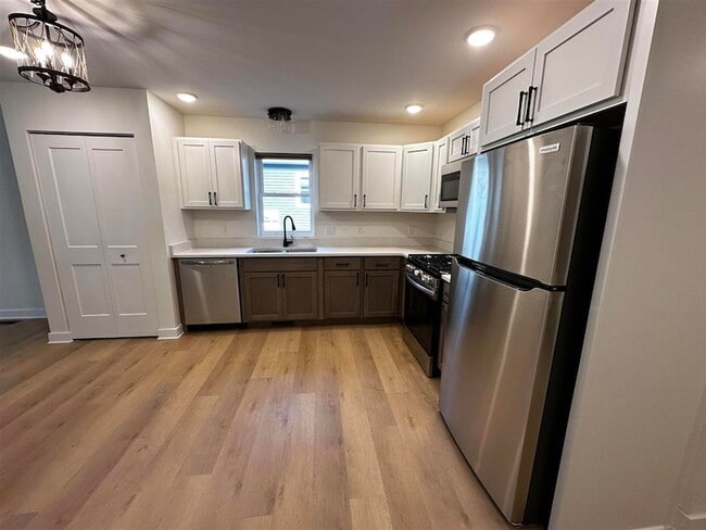 Photo - 530 State St