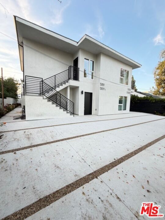 Photo - 5193-5193 Lindley Ave