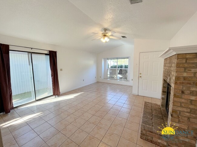 Photo - Adorable 2 Bedroom Home in Valparaiso!