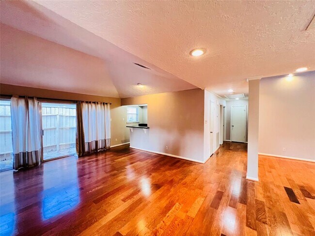 Photo - 124 Old Bridge Lake St