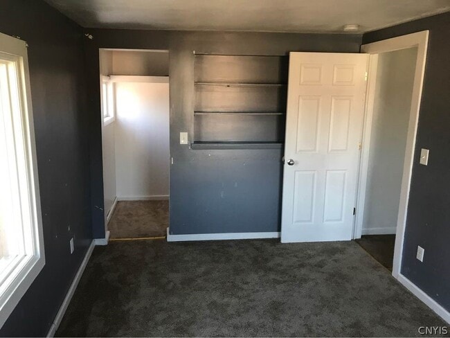 8 Salina St